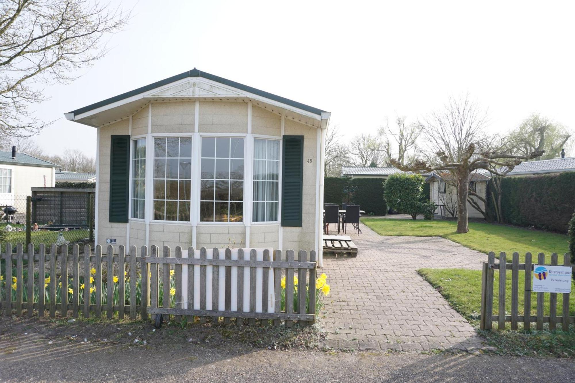 Chalet Kustverhuur, Paarlhof 45 Groede